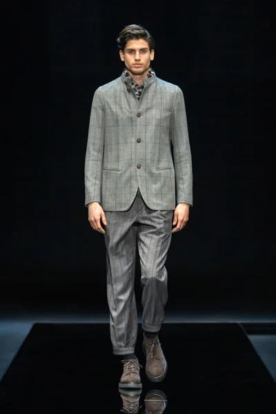 Look 32